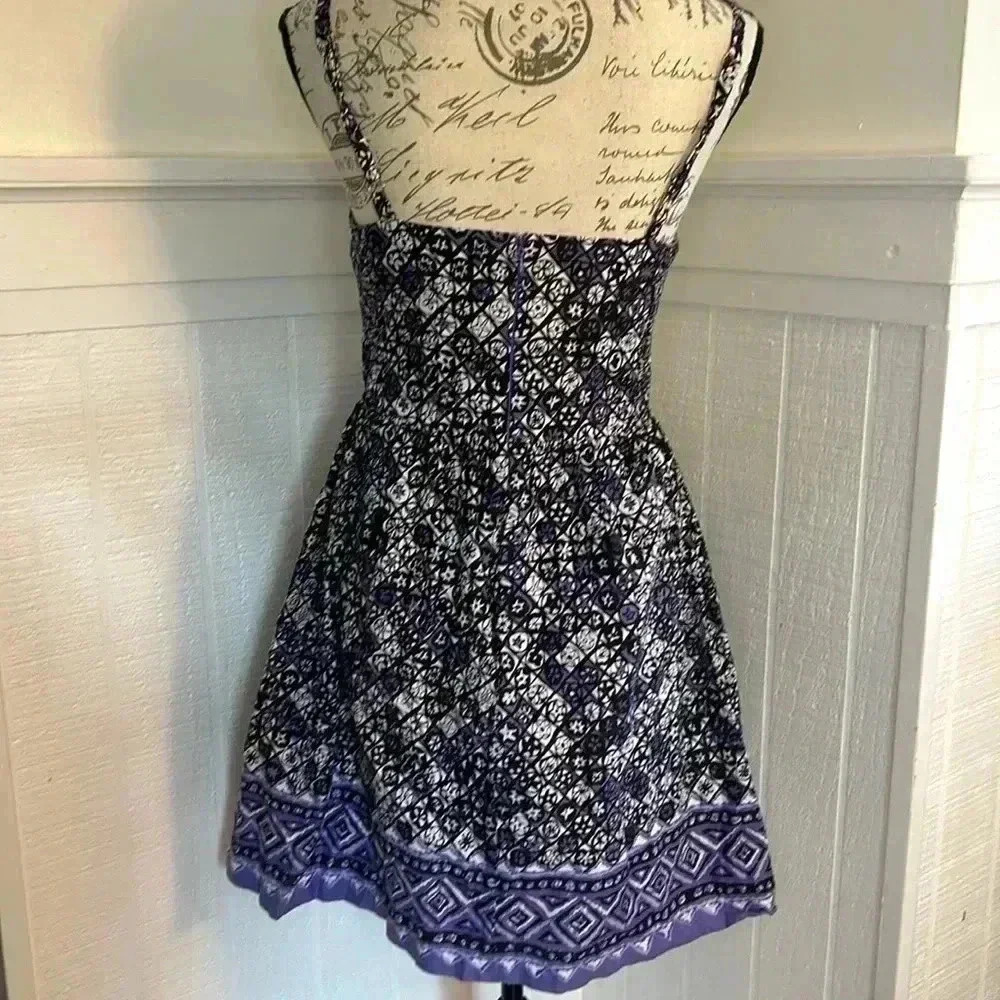 Tori Richard Fit and Flare Starfish Print Purple, Black, & White Dress size 4 - Picture 4 of 11